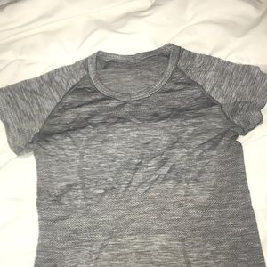 Lululemon tshirt